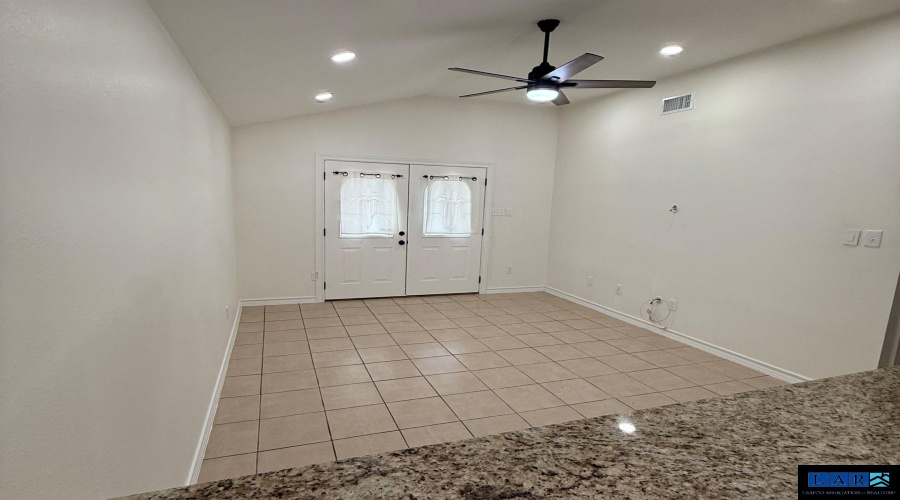 1021 Savannah Lp, laredo, Texas 78046, 3 Bedrooms Bedrooms, 5 Rooms Rooms,2 BathroomsBathrooms,Residential,For Rent,1021 Savannah Lp,20260945