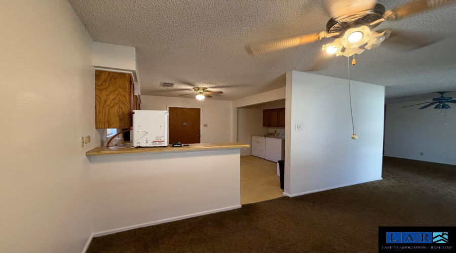 1504 Hibiscus Ln, Laredo, Texas 78041, 3 Bedrooms Bedrooms, 5 Rooms Rooms,2 BathroomsBathrooms,Residential,For Sale,1504 Hibiscus Ln,20260948