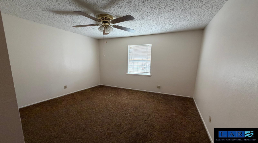 1504 Hibiscus Ln, Laredo, Texas 78041, 3 Bedrooms Bedrooms, 5 Rooms Rooms,2 BathroomsBathrooms,Residential,For Sale,1504 Hibiscus Ln,20260948