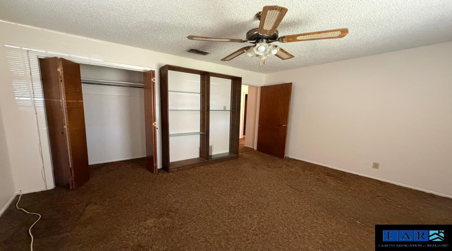 1504 Hibiscus Ln, Laredo, Texas 78041, 3 Bedrooms Bedrooms, 5 Rooms Rooms,2 BathroomsBathrooms,Residential,For Sale,1504 Hibiscus Ln,20260948