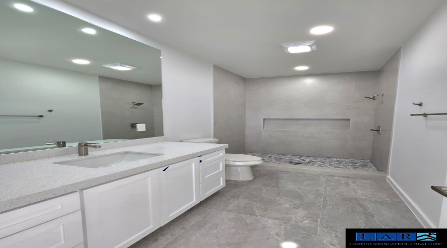 1110 Noyola Loop, Laredo, Texas 78046-6072, 5 Bedrooms Bedrooms, 6 Rooms Rooms,2 BathroomsBathrooms,Residential,For Sale,1110 Noyola Loop,20260950