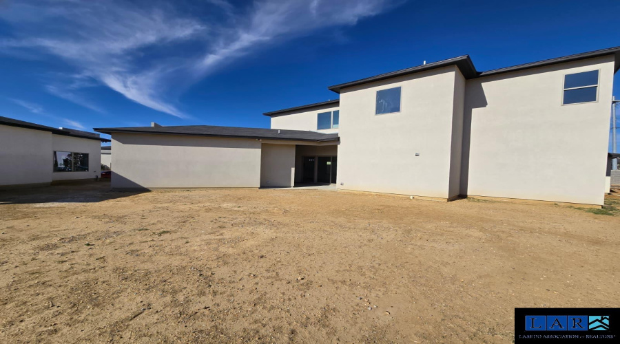 1110 Noyola Loop, Laredo, Texas 78046-6072, 5 Bedrooms Bedrooms, 6 Rooms Rooms,2 BathroomsBathrooms,Residential,For Sale,1110 Noyola Loop,20260950