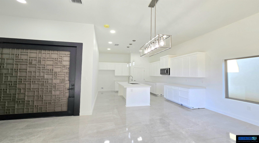 1110 Noyola Loop, Laredo, Texas 78046-6072, 5 Bedrooms Bedrooms, 6 Rooms Rooms,2 BathroomsBathrooms,Residential,For Sale,1110 Noyola Loop,20260950