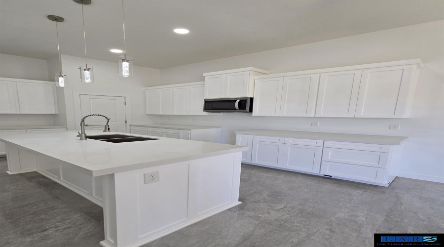 1110 Noyola Loop, Laredo, Texas 78046-6072, 5 Bedrooms Bedrooms, 6 Rooms Rooms,2 BathroomsBathrooms,Residential,For Sale,1110 Noyola Loop,20260950