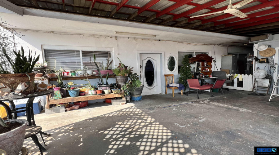 1702 Elm St, Zapata, Texas 78076, 6 Bedrooms Bedrooms, 10 Rooms Rooms,4 BathroomsBathrooms,Residential,For Sale,1702 Elm St,20260951