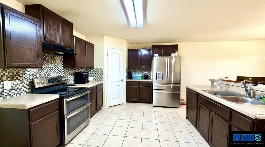 3417 Armando Pena Dr, Laredo, Texas 78046, 3 Bedrooms Bedrooms, 6 Rooms Rooms,2 BathroomsBathrooms,Residential,For Sale,3417 Armando Pena Dr,20260953