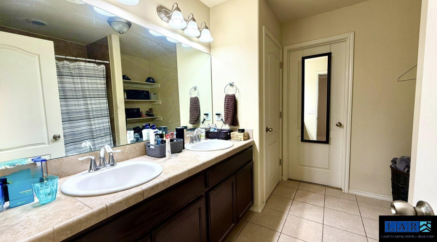 3417 Armando Pena Dr, Laredo, Texas 78046, 3 Bedrooms Bedrooms, 6 Rooms Rooms,2 BathroomsBathrooms,Residential,For Sale,3417 Armando Pena Dr,20260953