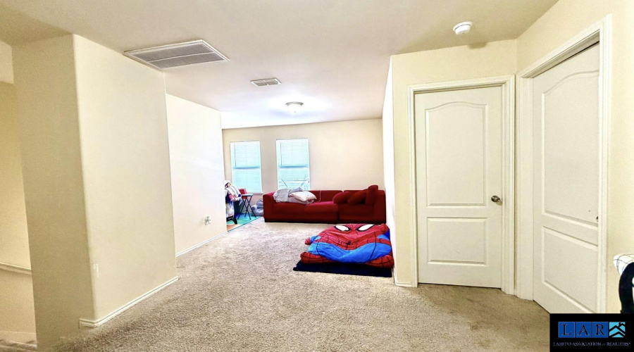 3417 Armando Pena Dr, Laredo, Texas 78046, 3 Bedrooms Bedrooms, 6 Rooms Rooms,2 BathroomsBathrooms,Residential,For Sale,3417 Armando Pena Dr,20260953