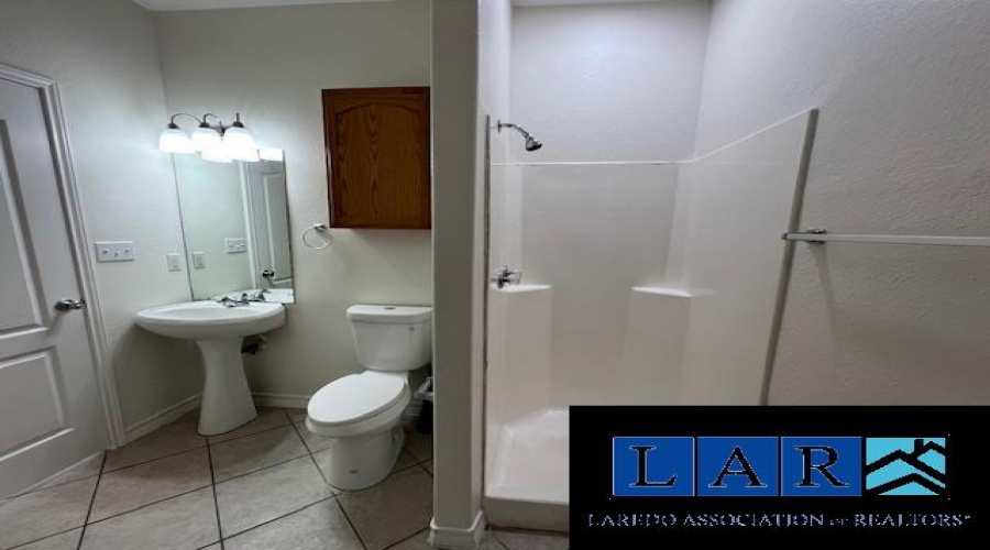 1000 Ranchway Dr, Laredo, Texas 78045, 3 Bedrooms Bedrooms, 6 Rooms Rooms,3 BathroomsBathrooms,Residential,For Rent,1000 Ranchway Dr,20260956