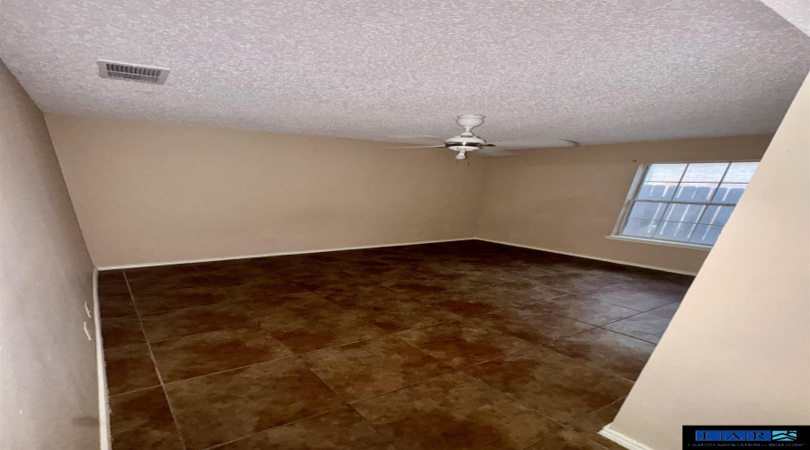 1111 Shiloh Dr, Laredo, Texas 78045, 2 Bedrooms Bedrooms, 4 Rooms Rooms,1 BathroomBathrooms,Residential,For Rent,1111 Shiloh Dr,20260957