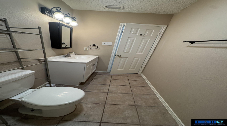 1111 Shiloh Dr, Laredo, Texas 78045, 2 Bedrooms Bedrooms, 4 Rooms Rooms,1 BathroomBathrooms,Residential,For Rent,1111 Shiloh Dr,20260957