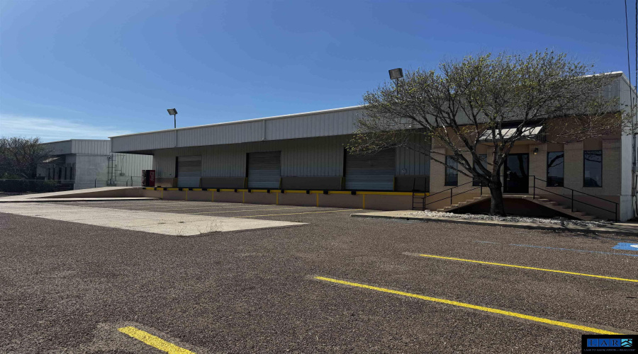 14416 Import Rd, Laredo, Texas 78045, 1 Bedroom Bedrooms, 6 Rooms Rooms,2 BathroomsBathrooms,Commercial/industrial,For Rent,14416 Import Rd,20260967