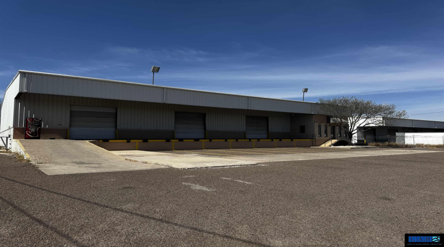 14416 Import Rd, Laredo, Texas 78045, 1 Bedroom Bedrooms, 6 Rooms Rooms,2 BathroomsBathrooms,Commercial/industrial,For Rent,14416 Import Rd,20260967