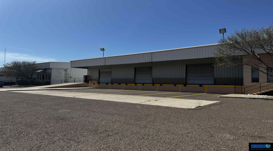 14416 Import Rd, Laredo, Texas 78045, 1 Bedroom Bedrooms, 6 Rooms Rooms,2 BathroomsBathrooms,Commercial/industrial,For Rent,14416 Import Rd,20260967