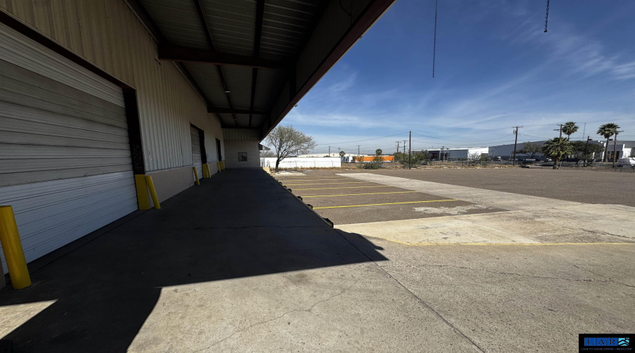14416 Import Rd, Laredo, Texas 78045, 1 Bedroom Bedrooms, 6 Rooms Rooms,2 BathroomsBathrooms,Commercial/industrial,For Rent,14416 Import Rd,20260967