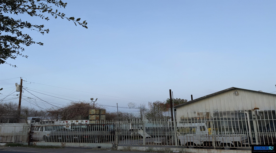 5005 Yeary Ave, Laredo, Texas 78041, ,Land,For Sale,5005 Yeary Ave,20260961