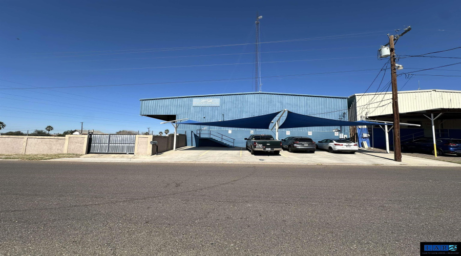 1910 Markley Ln, Laredo, Texas 78041, 1 Bedroom Bedrooms, 11 Rooms Rooms,1 BathroomBathrooms,Commercial/industrial,For Rent,1910 Markley Ln,20260969