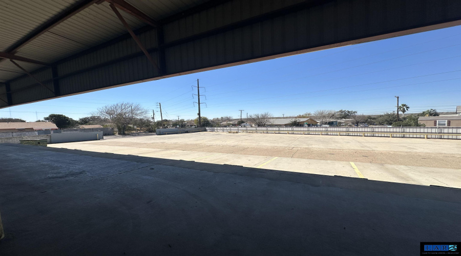 1910 Markley Ln, Laredo, Texas 78041, 1 Bedroom Bedrooms, 11 Rooms Rooms,1 BathroomBathrooms,Commercial/industrial,For Rent,1910 Markley Ln,20260969