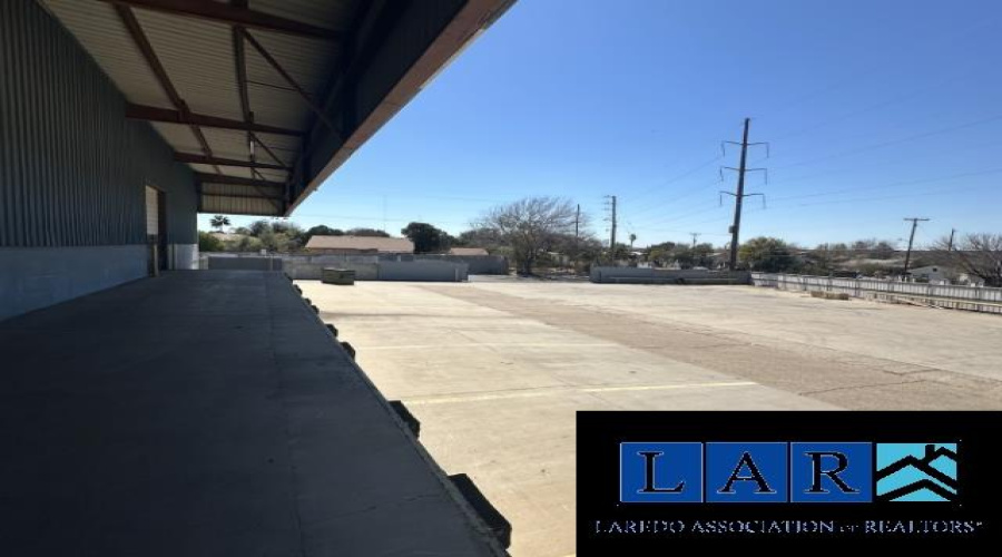 1910 Markley Ln, Laredo, Texas 78041, 1 Bedroom Bedrooms, 11 Rooms Rooms,1 BathroomBathrooms,Commercial/industrial,For Rent,1910 Markley Ln,20260969