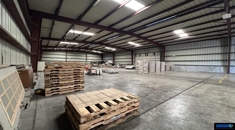 1910 Markley Ln, Laredo, Texas 78041, 1 Bedroom Bedrooms, 11 Rooms Rooms,1 BathroomBathrooms,Commercial/industrial,For Rent,1910 Markley Ln,20260969