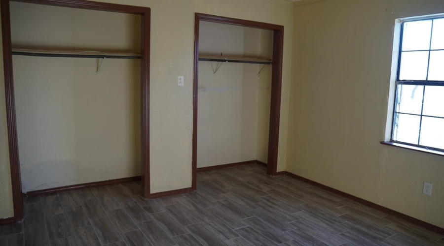 111 W Harald, Hebbronville, Texas 78361, ,Multi-family,For Sale,111 W Harald,20260978