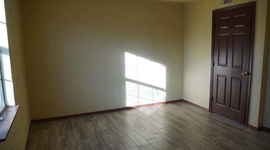 111 W Harald, Hebbronville, Texas 78361, ,Multi-family,For Sale,111 W Harald,20260978