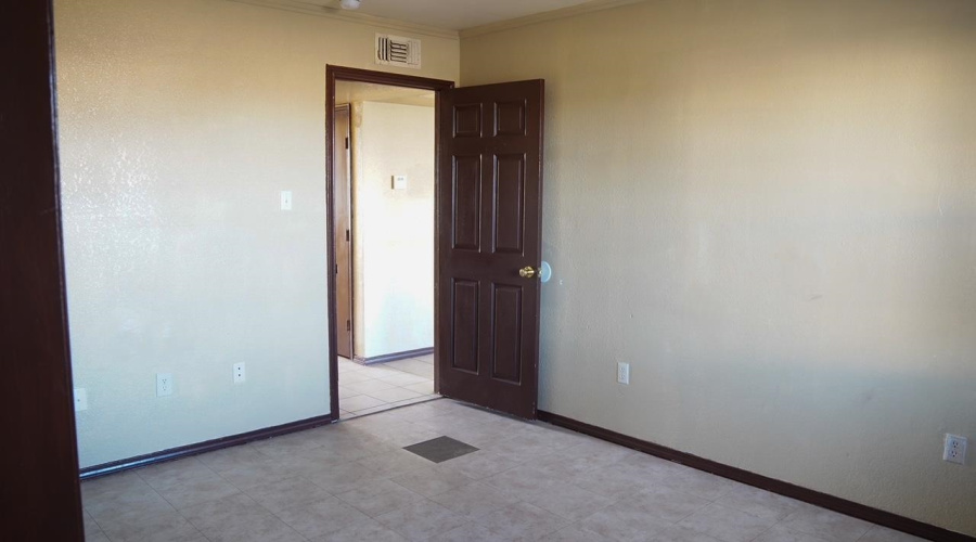 111 W Harald, Hebbronville, Texas 78361, ,Multi-family,For Sale,111 W Harald,20260978