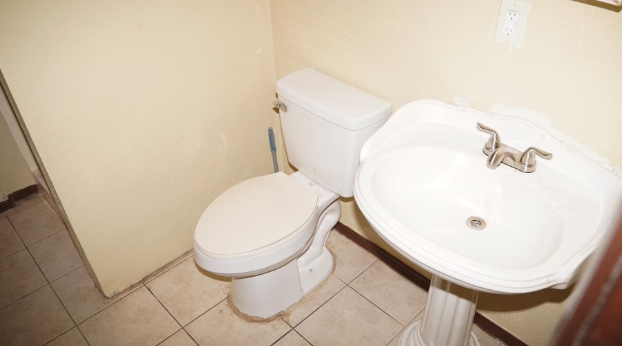 111 W Harald, Hebbronville, Texas 78361, ,Multi-family,For Sale,111 W Harald,20260978