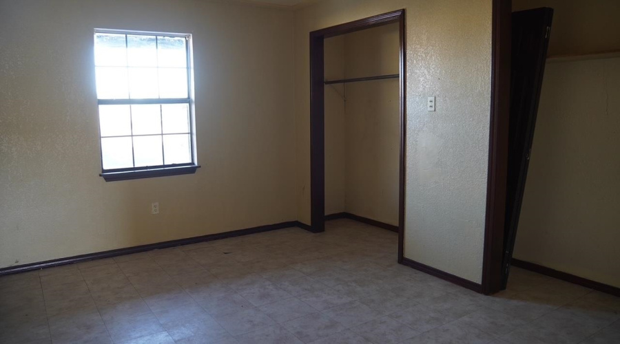 111 W Harald, Hebbronville, Texas 78361, ,Multi-family,For Sale,111 W Harald,20260978