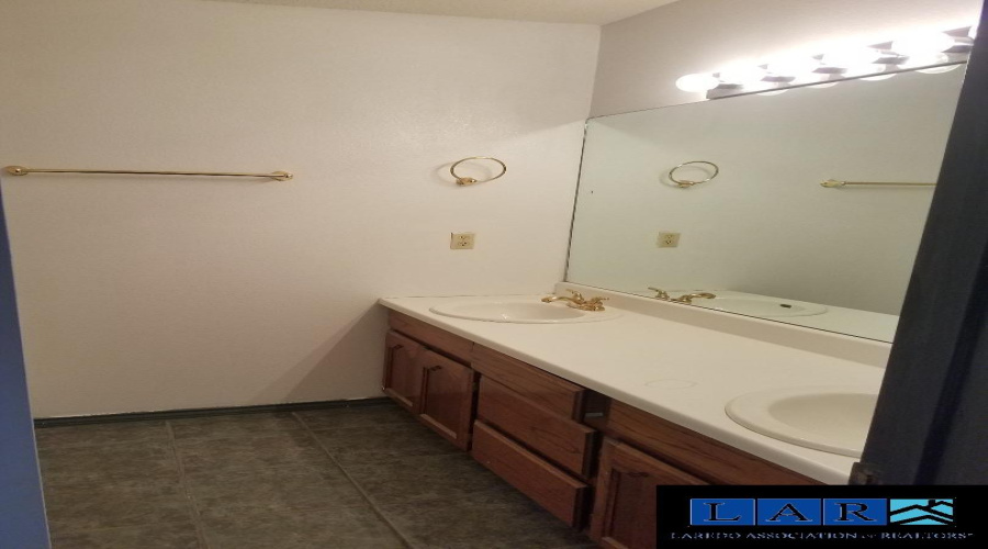 4303 Revolution Rd, Laredo, Texas 78046, 3 Bedrooms Bedrooms, 6 Rooms Rooms,2 BathroomsBathrooms,Residential,For Rent,4303 Revolution Rd,20260963