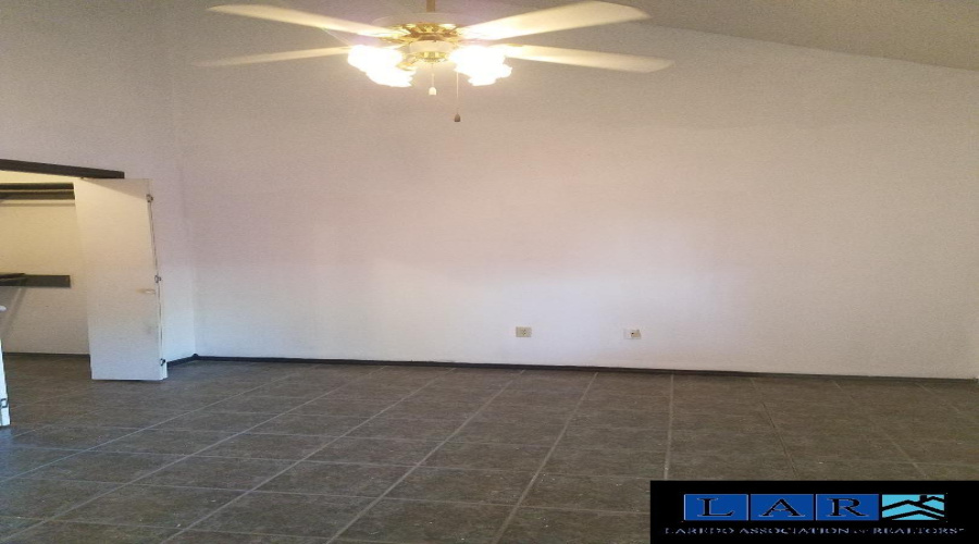 4303 Revolution Rd, Laredo, Texas 78046, 3 Bedrooms Bedrooms, 6 Rooms Rooms,2 BathroomsBathrooms,Residential,For Rent,4303 Revolution Rd,20260963