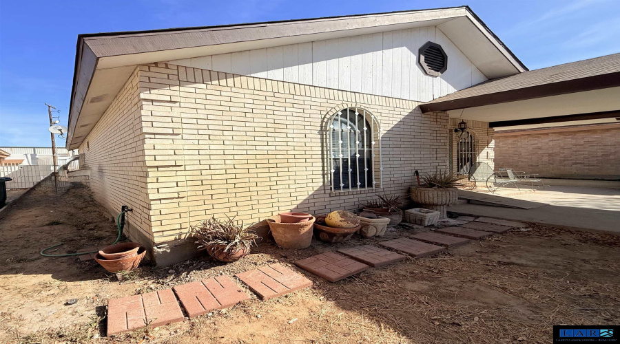 1428 Los Ebanos Dr, LAREDO, Texas 78041, 2 Bedrooms Bedrooms, 3 Rooms Rooms,1 BathroomBathrooms,Residential,For Sale,1428 Los Ebanos Dr,20260965