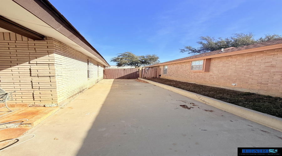 1428 Los Ebanos Dr, LAREDO, Texas 78041, 2 Bedrooms Bedrooms, 3 Rooms Rooms,1 BathroomBathrooms,Residential,For Sale,1428 Los Ebanos Dr,20260965