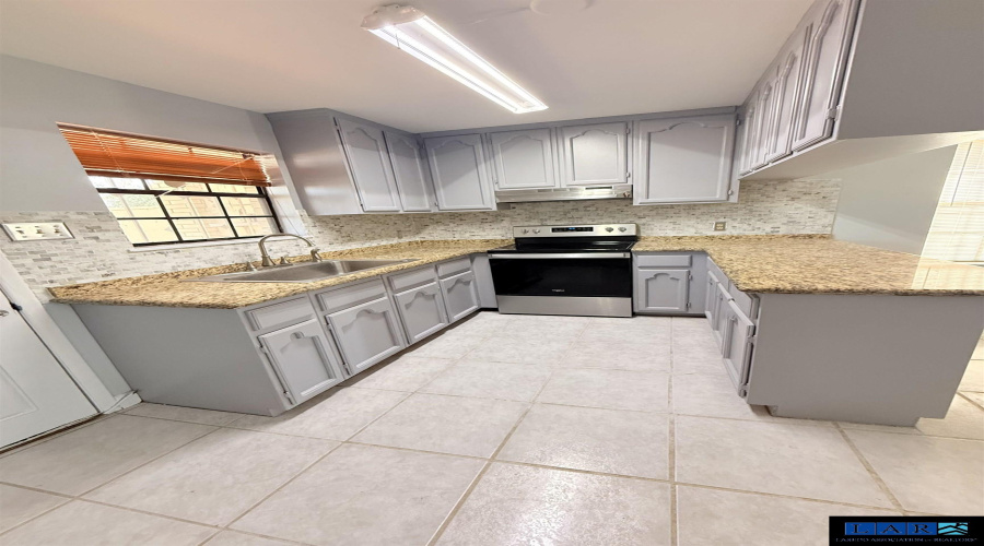 1428 Los Ebanos Dr, LAREDO, Texas 78041, 2 Bedrooms Bedrooms, 3 Rooms Rooms,1 BathroomBathrooms,Residential,For Sale,1428 Los Ebanos Dr,20260965