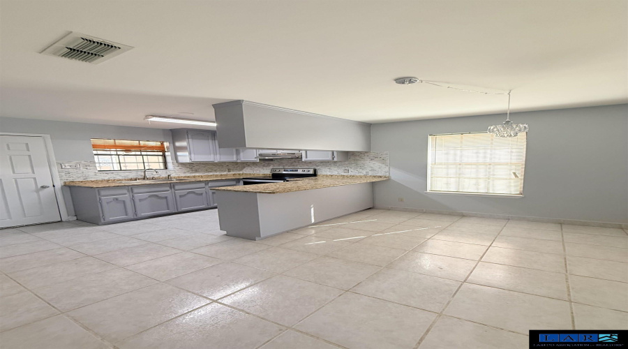 1428 Los Ebanos Dr, LAREDO, Texas 78041, 2 Bedrooms Bedrooms, 3 Rooms Rooms,1 BathroomBathrooms,Residential,For Sale,1428 Los Ebanos Dr,20260965