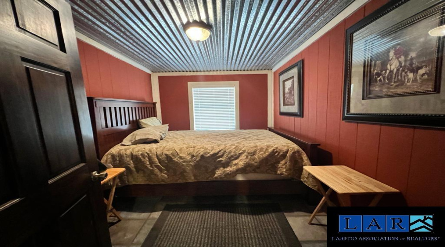 130 N. Jab Dr., Zapata, Texas 78076, 6 Bedrooms Bedrooms, 8 Rooms Rooms,3 BathroomsBathrooms,Residential,For Rent,130 N. Jab Dr.,20260968