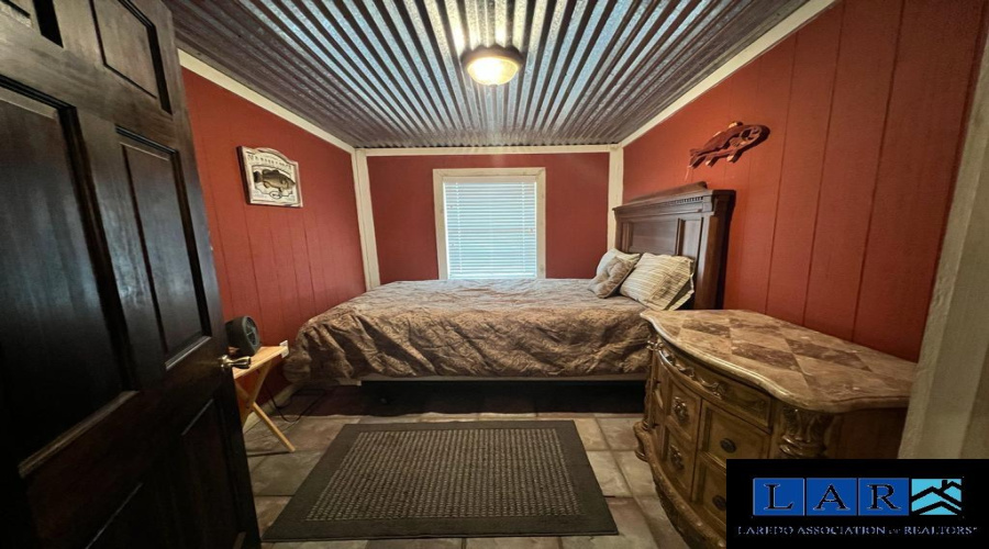 130 N. Jab Dr., Zapata, Texas 78076, 6 Bedrooms Bedrooms, 8 Rooms Rooms,3 BathroomsBathrooms,Residential,For Rent,130 N. Jab Dr.,20260968