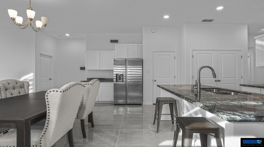 5428 Encanto Dr., Laredo, Texas 78046-5283, 4 Bedrooms Bedrooms, 6 Rooms Rooms,2 BathroomsBathrooms,Residential,For Rent,5428 Encanto Dr.,20260970