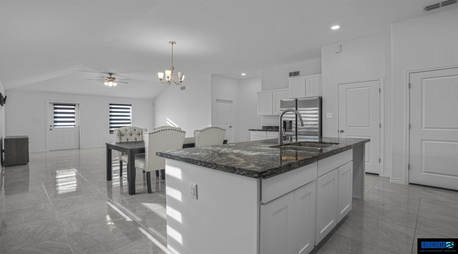 5428 Encanto Dr., Laredo, Texas 78046-5283, 4 Bedrooms Bedrooms, 6 Rooms Rooms,2 BathroomsBathrooms,Residential,For Rent,5428 Encanto Dr.,20260970