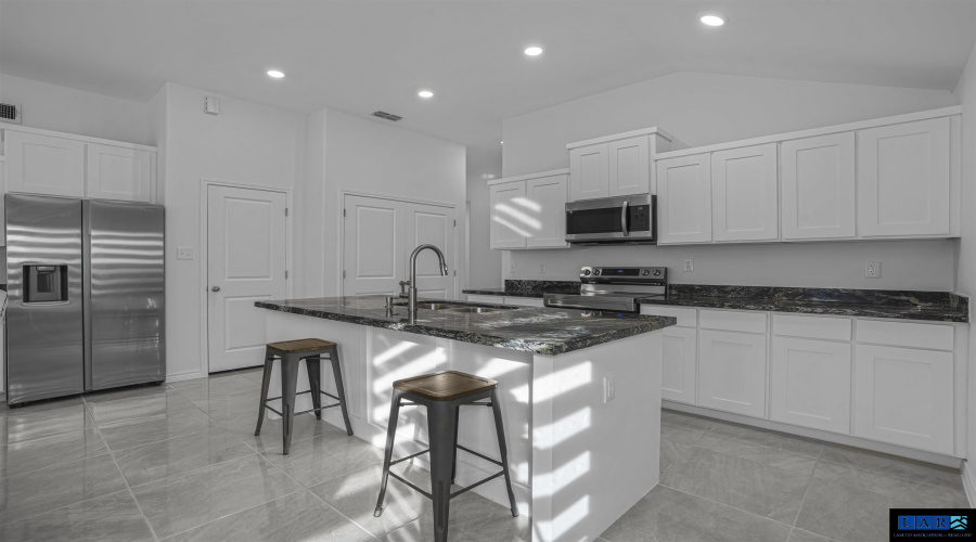 5428 Encanto Dr., Laredo, Texas 78046-5283, 4 Bedrooms Bedrooms, 6 Rooms Rooms,2 BathroomsBathrooms,Residential,For Rent,5428 Encanto Dr.,20260970