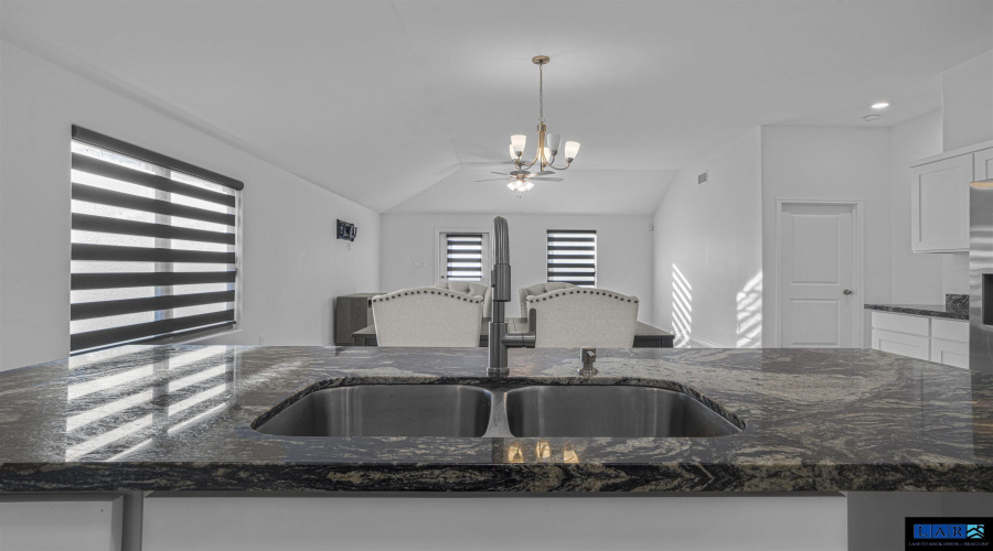 5428 Encanto Dr., Laredo, Texas 78046-5283, 4 Bedrooms Bedrooms, 6 Rooms Rooms,2 BathroomsBathrooms,Residential,For Rent,5428 Encanto Dr.,20260970