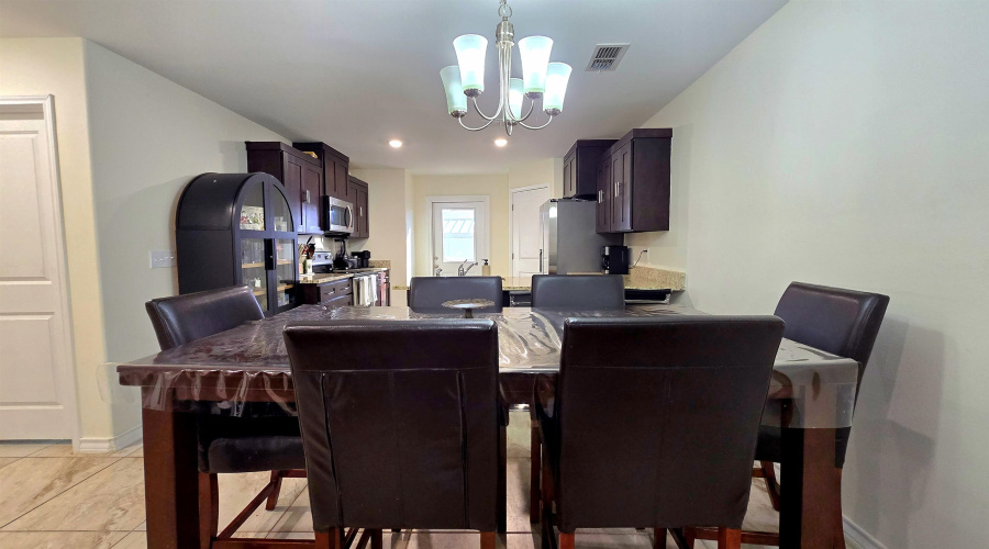 2207 Durazno Ct., Laredo, Texas 78046, 4 Bedrooms Bedrooms, 7 Rooms Rooms,2 BathroomsBathrooms,Residential,For Sale,2207 Durazno Ct.,20260973