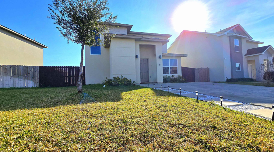 2207 Durazno Ct., Laredo, Texas 78046, 4 Bedrooms Bedrooms, 7 Rooms Rooms,2 BathroomsBathrooms,Residential,For Sale,2207 Durazno Ct.,20260973