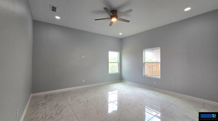 2341 Mango Rd., Laredo, Texas 78046, 3 Bedrooms Bedrooms, 5 Rooms Rooms,2 BathroomsBathrooms,Residential,For Sale,2341 Mango Rd.,20260981