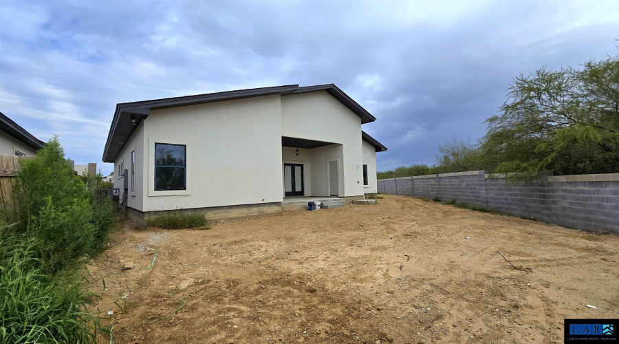 2341 Mango Rd., Laredo, Texas 78046, 3 Bedrooms Bedrooms, 5 Rooms Rooms,2 BathroomsBathrooms,Residential,For Sale,2341 Mango Rd.,20260981