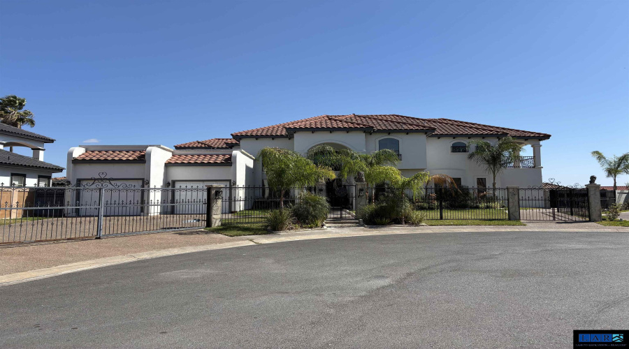 417 Lake Nakuru Ct, LAREDO, Texas 78041, 6 Bedrooms Bedrooms, 9 Rooms Rooms,6 BathroomsBathrooms,Residential,For Sale,417 Lake Nakuru Ct,20260982