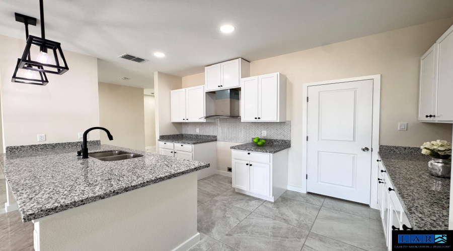 6709 El Freno, LAREDO, Texas 78046, 3 Bedrooms Bedrooms, 5 Rooms Rooms,2 BathroomsBathrooms,Residential,For Sale,6709 El Freno,20260983