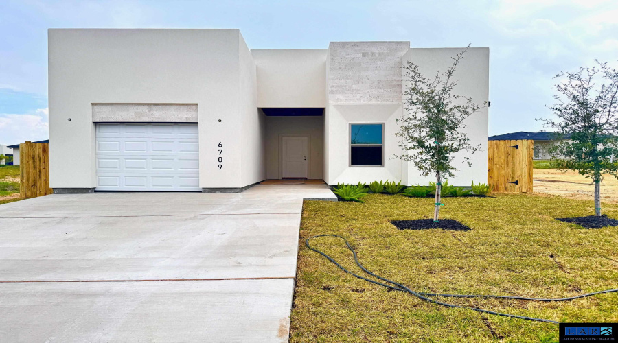 6709 El Freno, LAREDO, Texas 78046, 3 Bedrooms Bedrooms, 5 Rooms Rooms,2 BathroomsBathrooms,Residential,For Sale,6709 El Freno,20260983