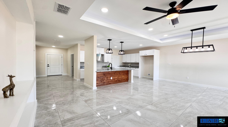 6709 El Freno, LAREDO, Texas 78046, 3 Bedrooms Bedrooms, 5 Rooms Rooms,2 BathroomsBathrooms,Residential,For Sale,6709 El Freno,20260983