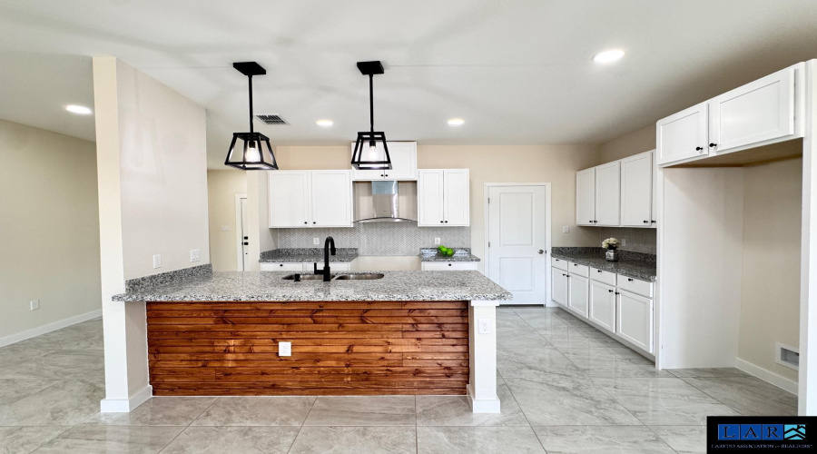 6709 El Freno, LAREDO, Texas 78046, 3 Bedrooms Bedrooms, 5 Rooms Rooms,2 BathroomsBathrooms,Residential,For Sale,6709 El Freno,20260983